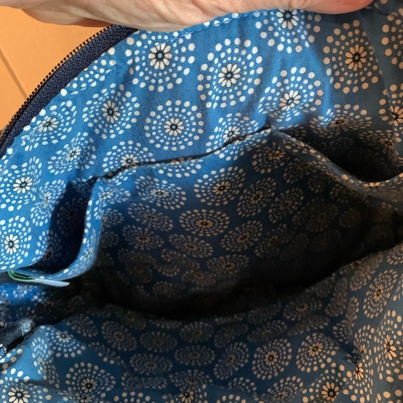 Vera Bradley Crossbody with flap Blue/white Fleur De Lis print. - Picture 6 of 8